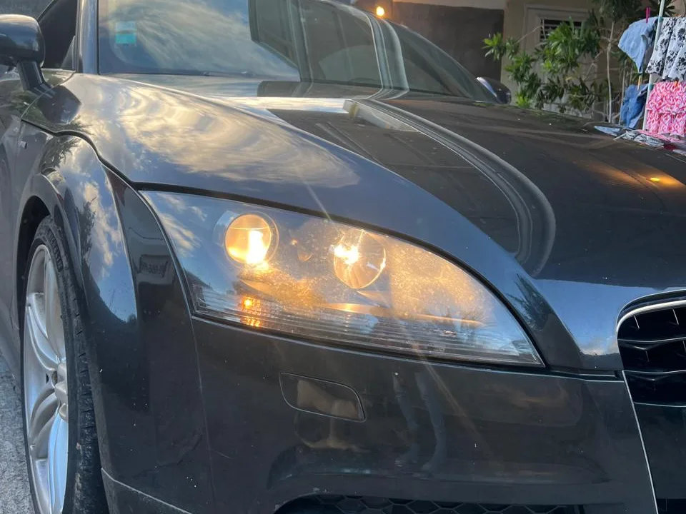 Audi TT : phare avant intervention