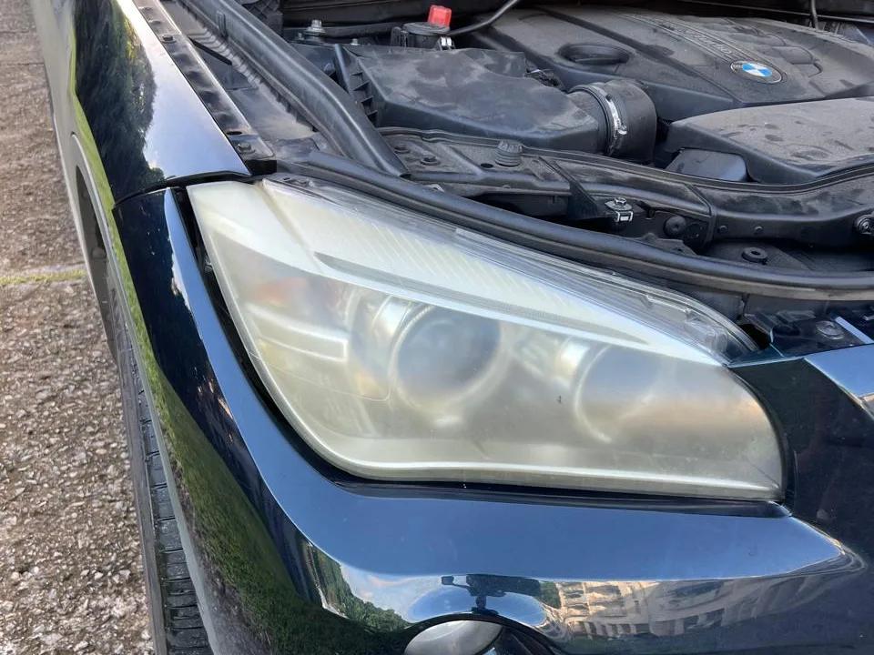 BMW X3 : phare avant intervention