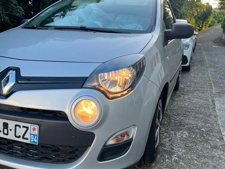 Renault Twingo 2 : phare avant intervention